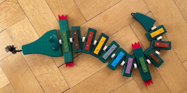 Krokodil-Glockenspiel der Manufaktur Wiener. Musik für Kinder - mit Herz und Humor